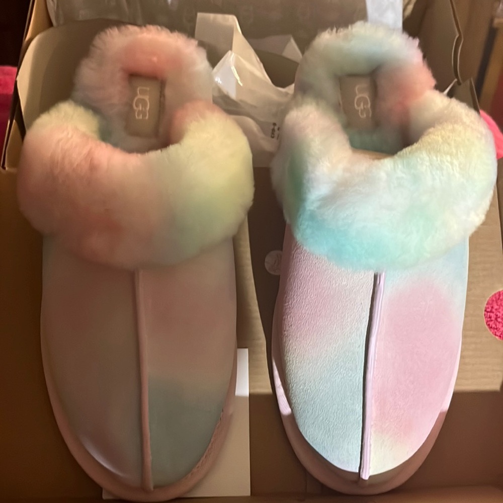 New in box UGG Scuffette II Watercolor Rainbow Suede Slippers size 8